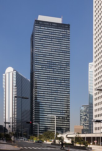 外観：本社の入居する新宿三井ビルディング