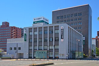 外観：北都銀行 本店（本館北西側からの概観）