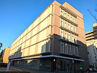 外観：本店建替工事中の本店営業部仮店舗