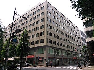 外観：本社の入居する新日石ビルヂング