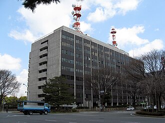 外観：愛知県警察信組の本店が入居する、愛知県警察本部庁舎