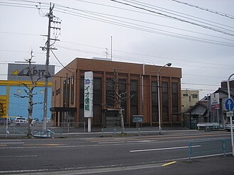 外観：イオ信用組合 本店