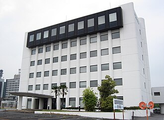 外観：本店が入居する岐阜県医師会館
