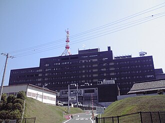 外観：三重県職員信組の本店が入居する三重県庁舎