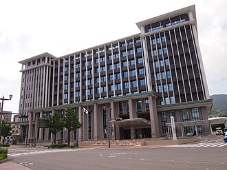 外観：当信組の本店が入居する、呉市役所庁舎