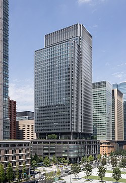 外観：本社の入る「新丸の内ビルディング」