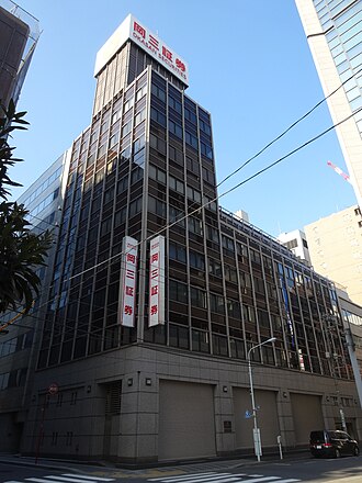 外観：岡三証券の本店ビル