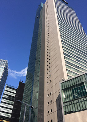 外観：本店が入居するミッドランドスクエア