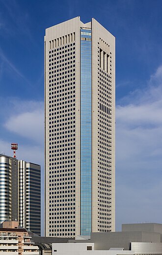 外観：マニュライフ生命保険の本社が入居する東京オペラシティ