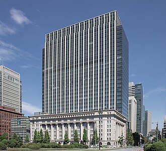 外観：明治生命館及び、明治安田生命本社ビル。