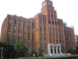 外観：地方公共団体金融機構が所在する市政会館